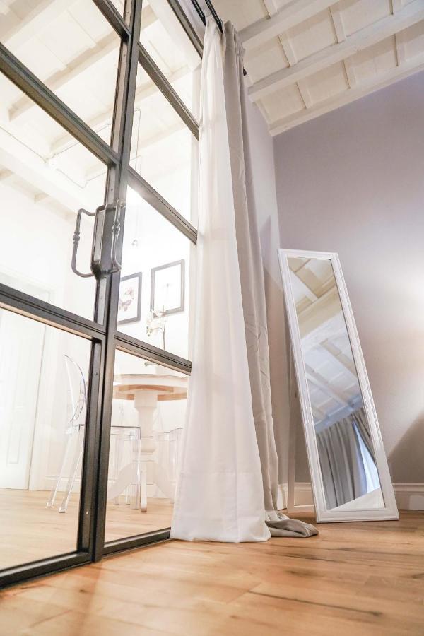 פירנצה Art Apartment Black & White Suite מראה חיצוני תמונה
