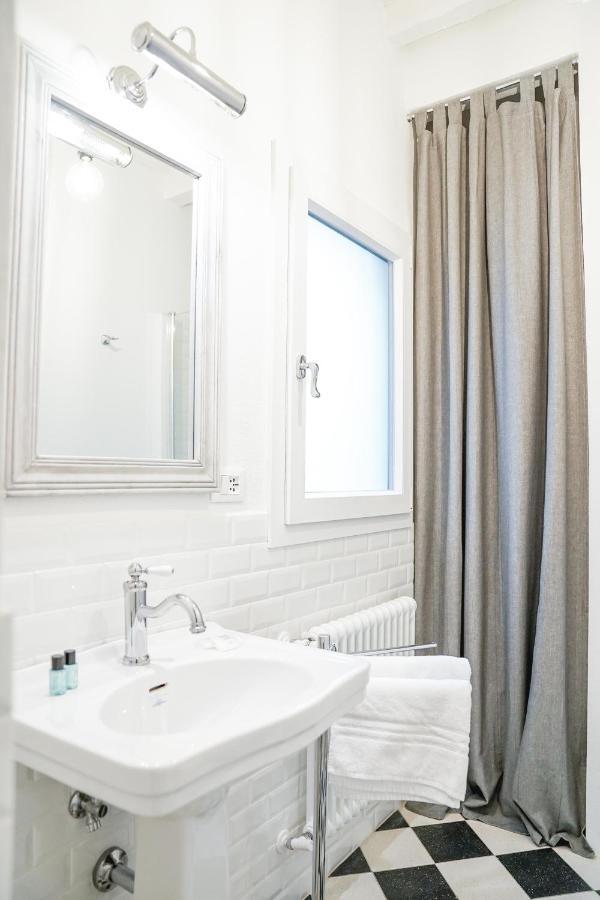 פירנצה Art Apartment Black & White Suite מראה חיצוני תמונה
